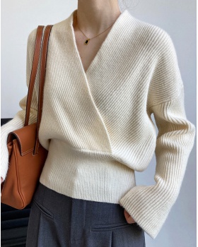 Short long sleeve lazy V-neck retro sweater for women