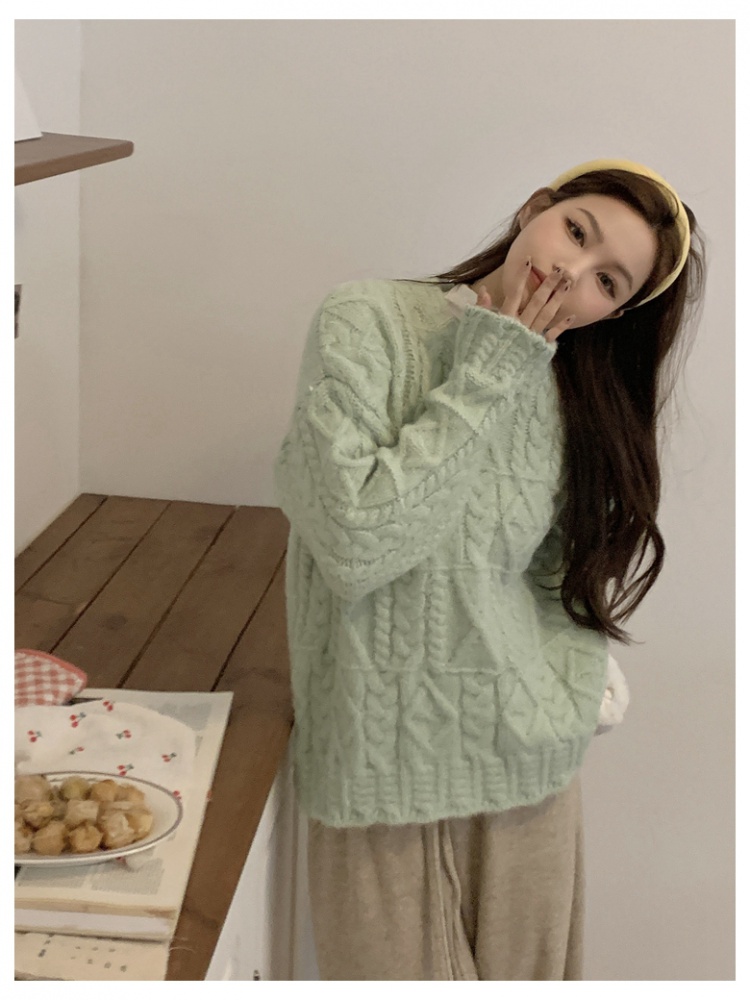 Twist autumn and winter round neck knitted refreshing sweater