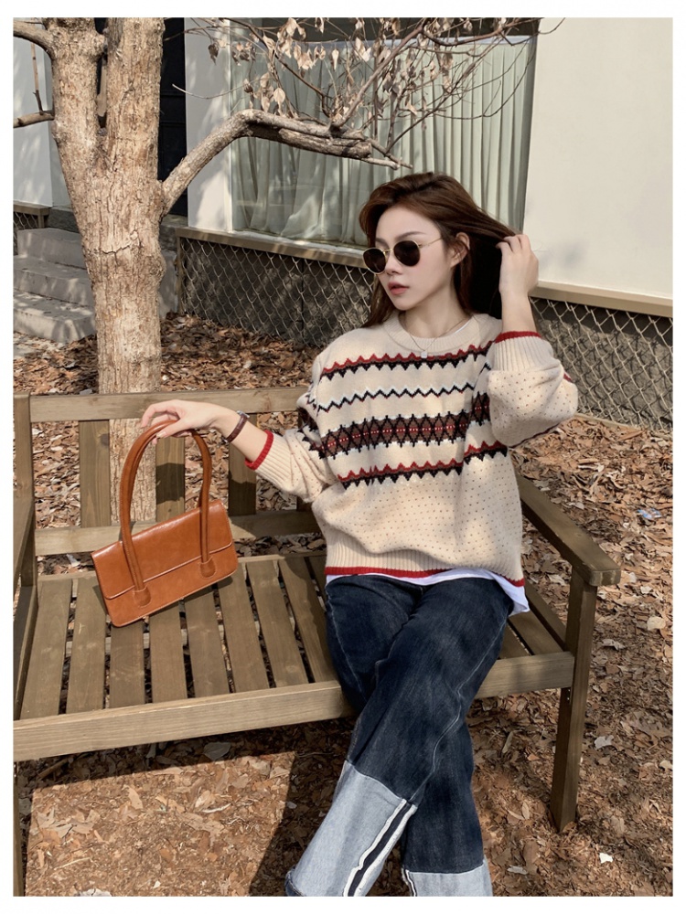 Quilted pattern round neck pullover retro sweater