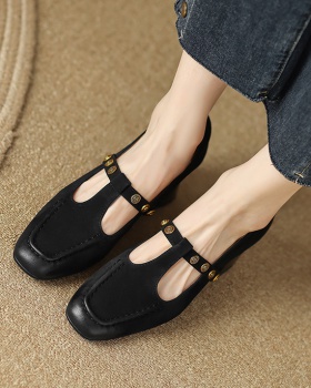 Thick rivet hasp middle-heel shoes for women