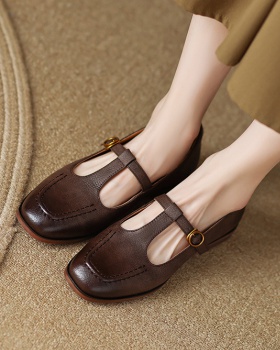 Square head retro flat spring and summer shoes for women