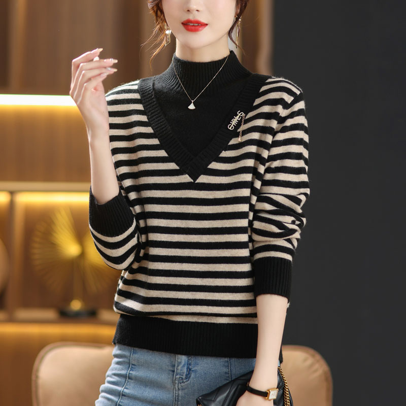 Autumn and winter winter sweater short tops for women