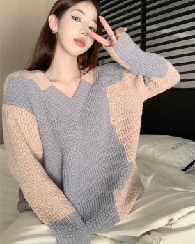 Wears outside V-neck coat loose winter sweater for women