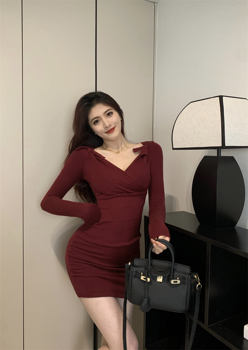 Tight package hip V-neck sexy knitted dress for women