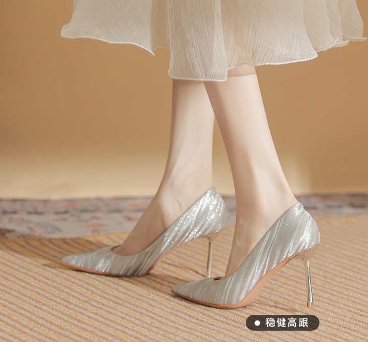 Low gradient fine-root high-heeled shoes pointed silver shoes