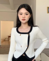 Fashion and elegant short round neck sweater