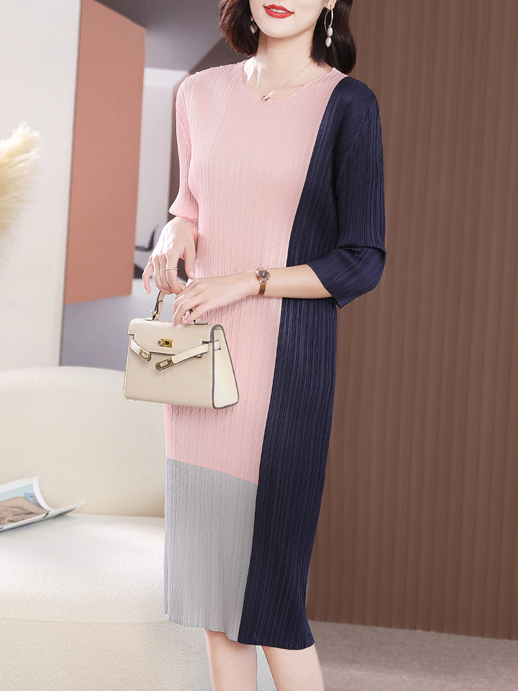Conventional sleeve dress