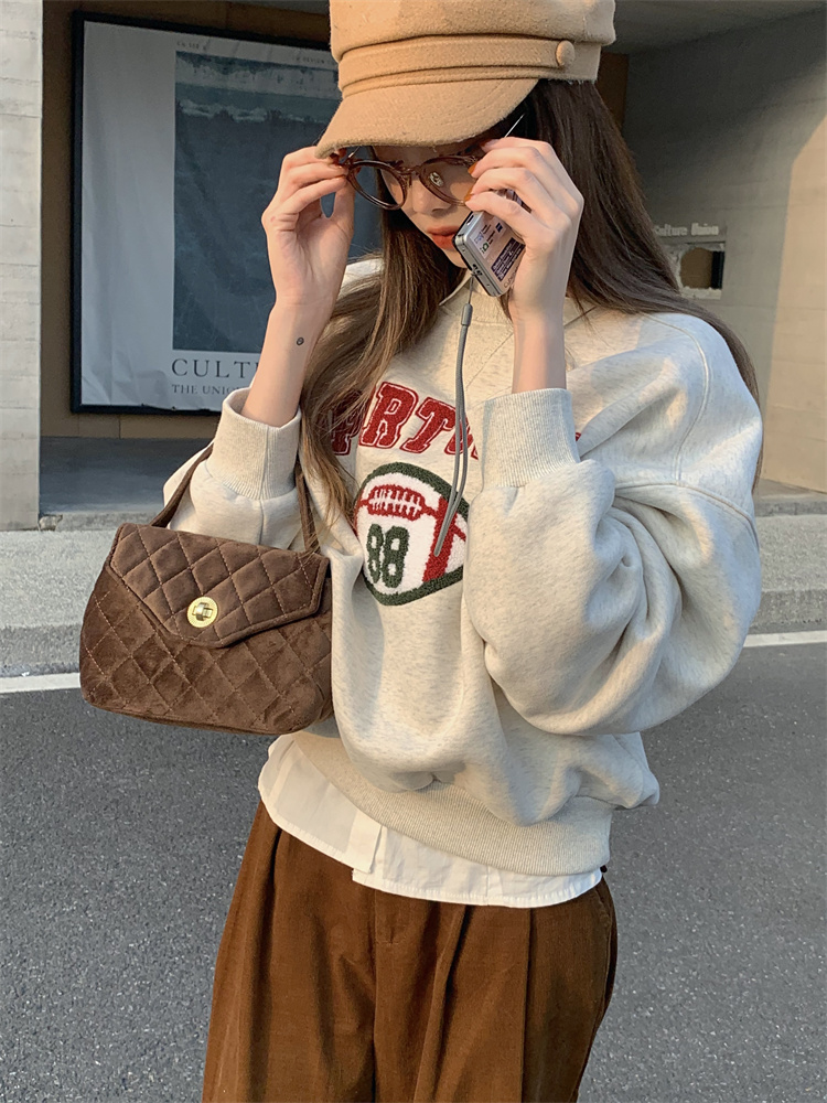 Long sleeve loose round neck embroidery hoodie