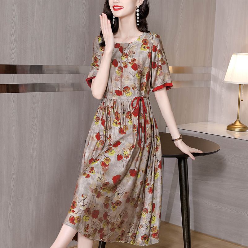 Luxurious Western style large yard dress for women