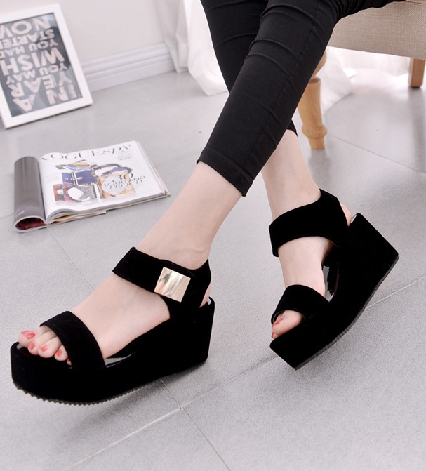 Slipsole fashion thick crust summer Korean style sandals