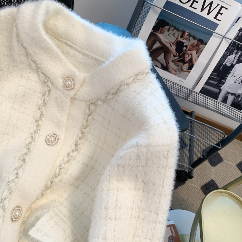Short sweater fashion and elegant coat for women