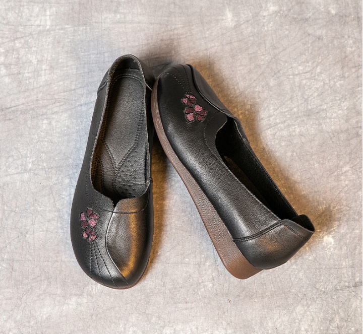 Embroidered spring soft soles low shoes