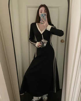 V-neck long sleeve dress