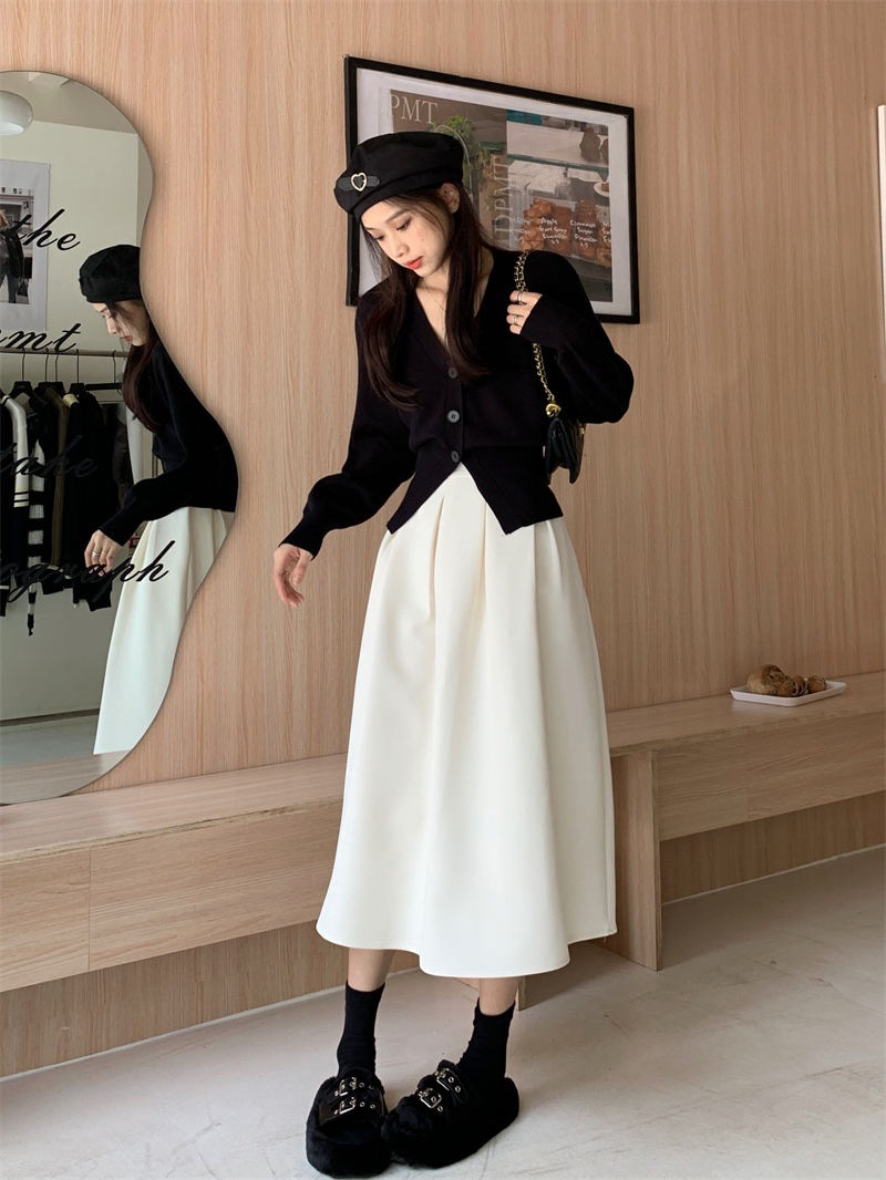 Knitted temperament V-neck skirt pleated simple cardigan