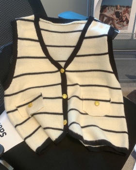 Wears outside knitted sweater stripe vest for women