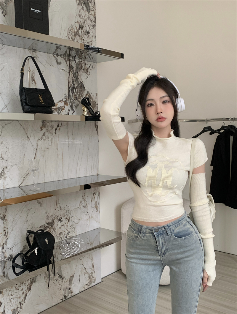 Removable sleeve wears outside spring slim sweater