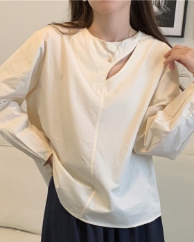 Minimalist long sleeve round neck hole Korean style shirt
