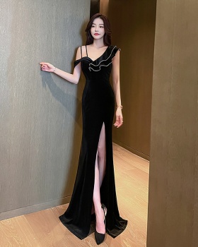 Model mopping strapless formal dress preside split long dress