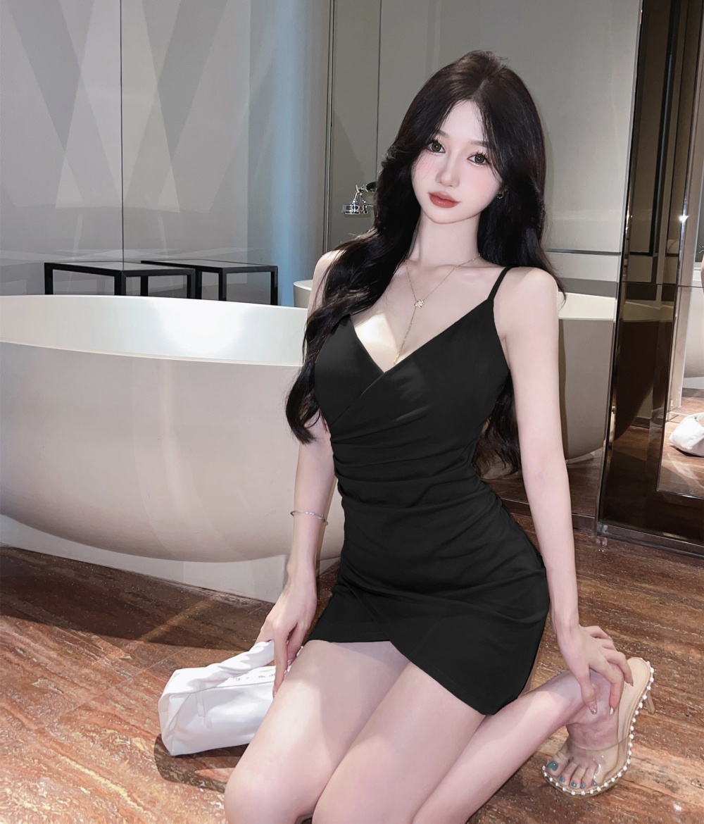 Slim sexy pinched waist low-cut package hip dress