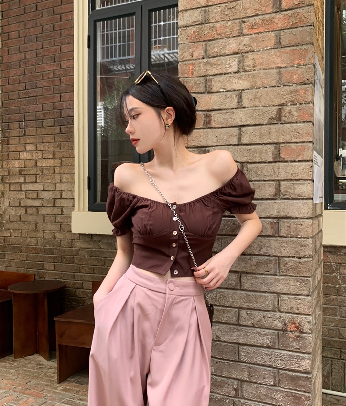 Strapless short wears outside bottoming France style tops