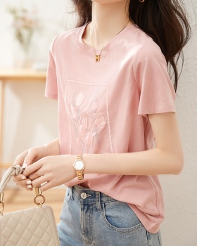 Short sleeve embroidery decoration T-shirt for women