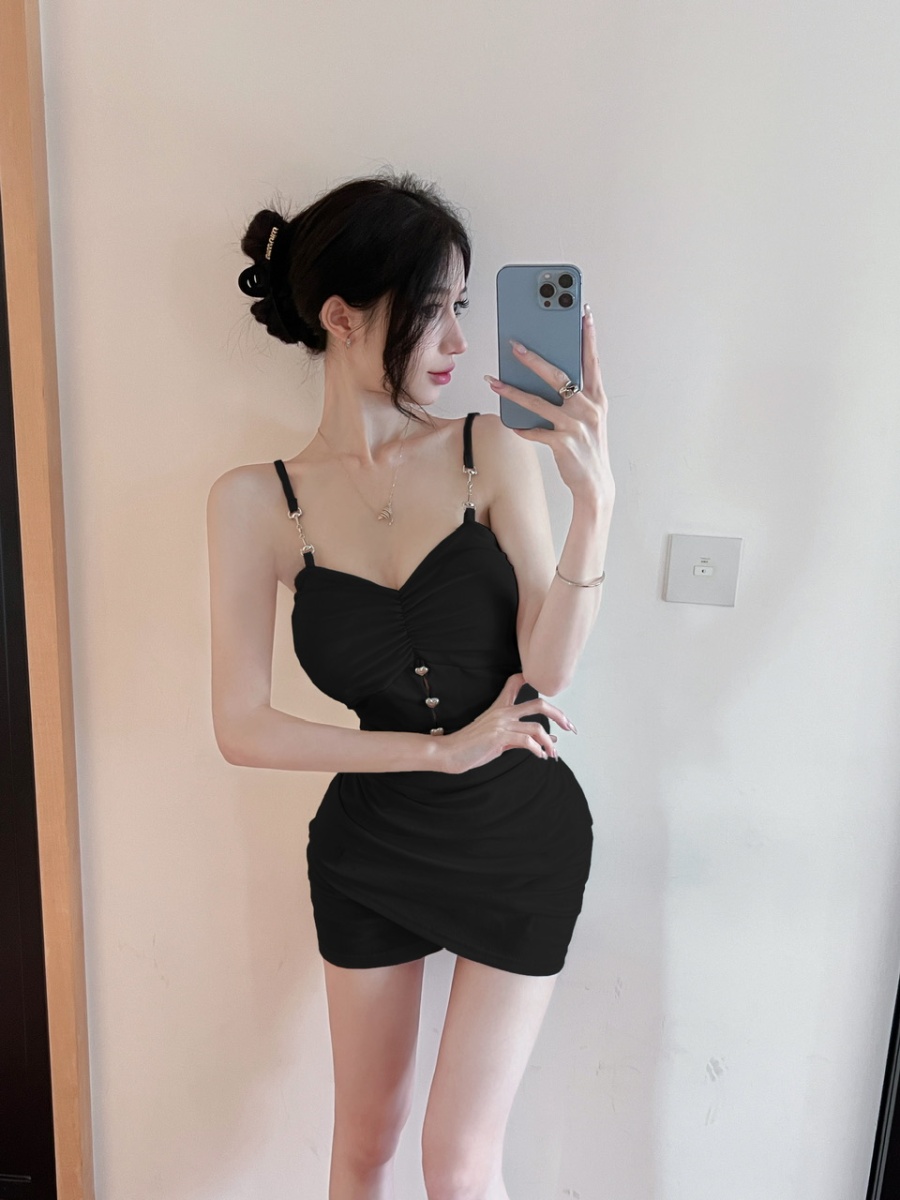 Low-cut package hip tight halter dress for women
