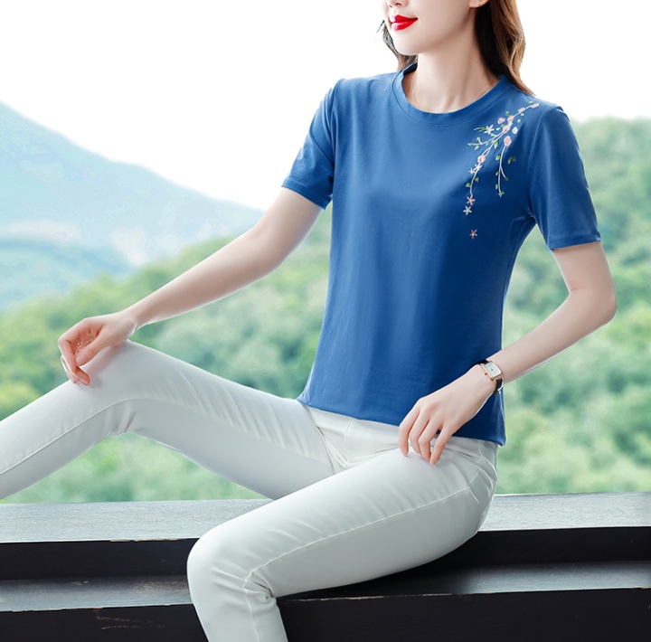 Casual round neck embroidery pure simple T-shirt for women