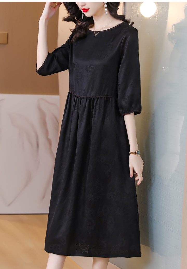 Round neck real silk temperament black breathable dress