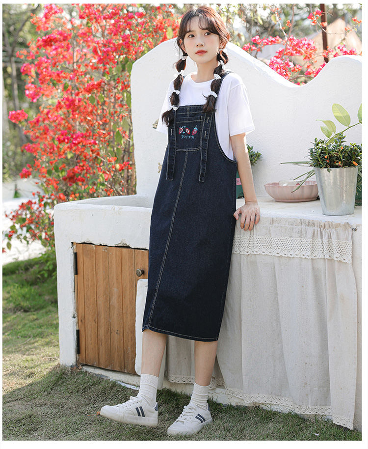 Student snow white embroidered strap dress a set