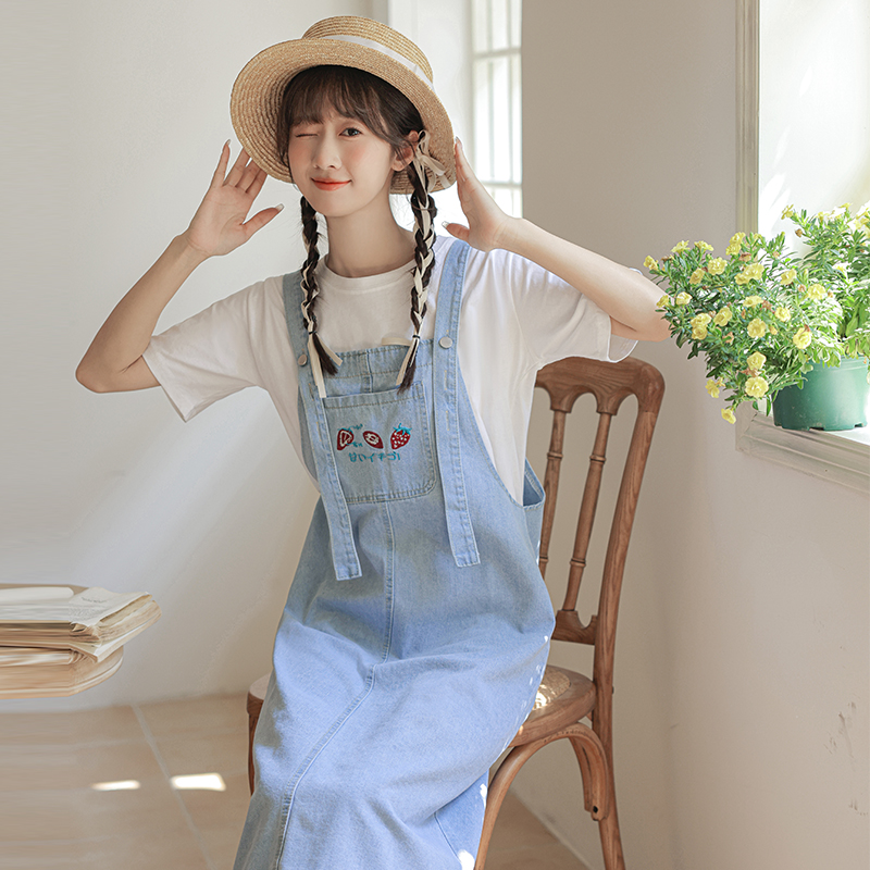 Student snow white embroidered strap dress a set