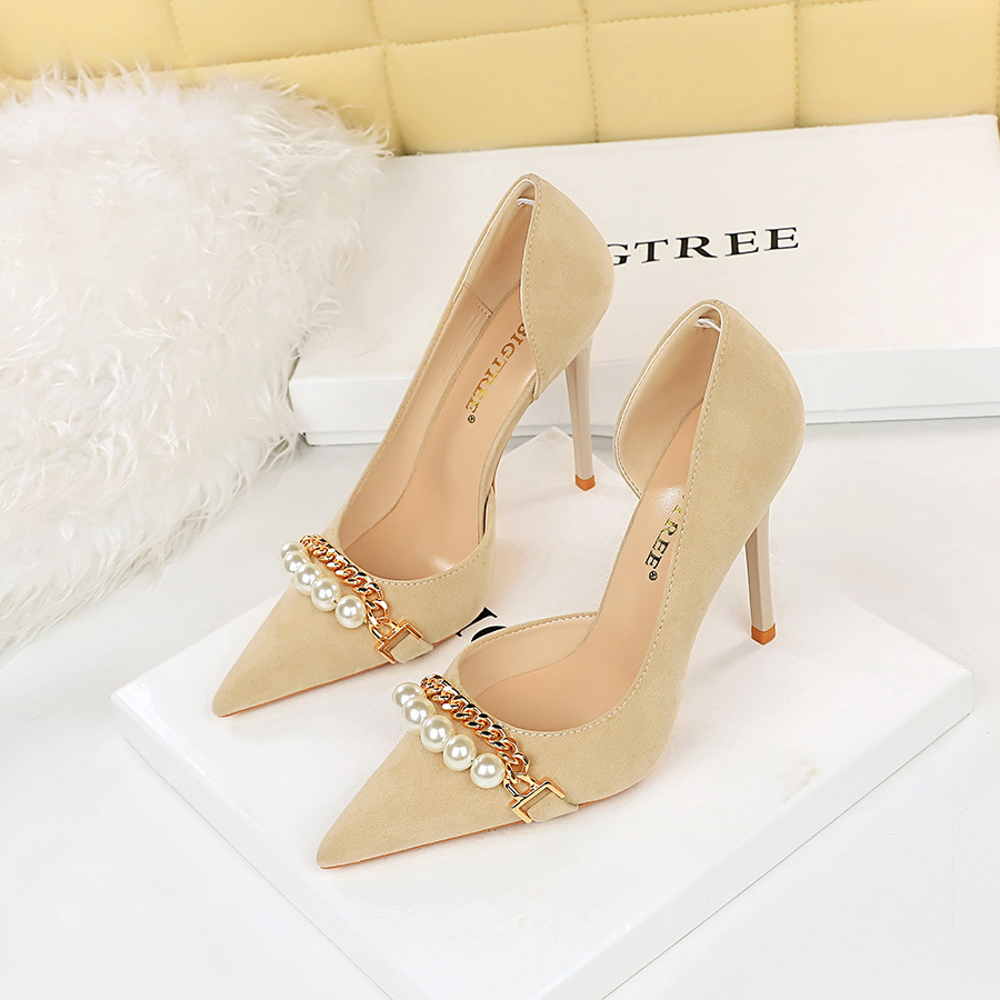High-heeled hollow pointed metal slim low shoes
