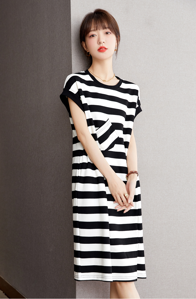 Exceed knee long T-shirt Casual black-white dress