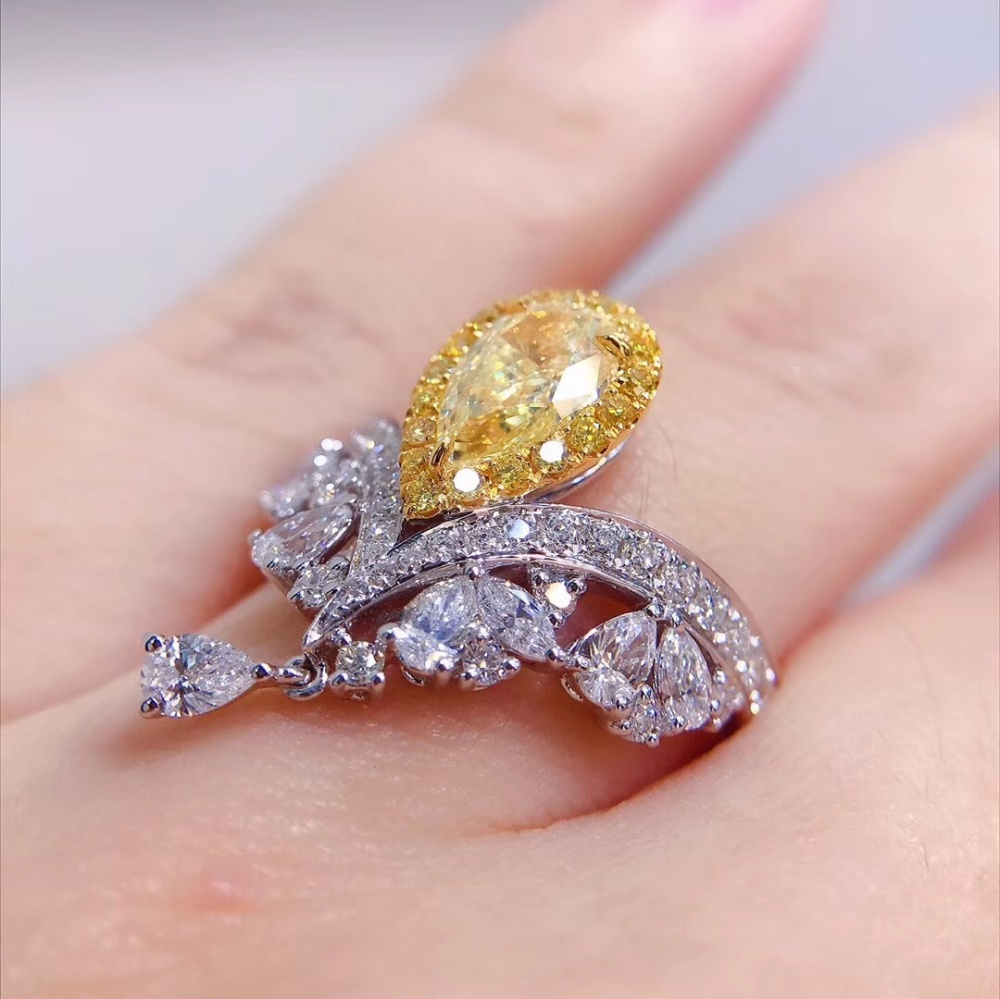 Imperial crown dazzle luxurious ring