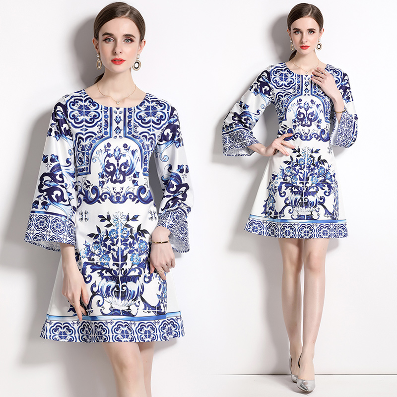 Fashion European style trumpet sleeves printing dress