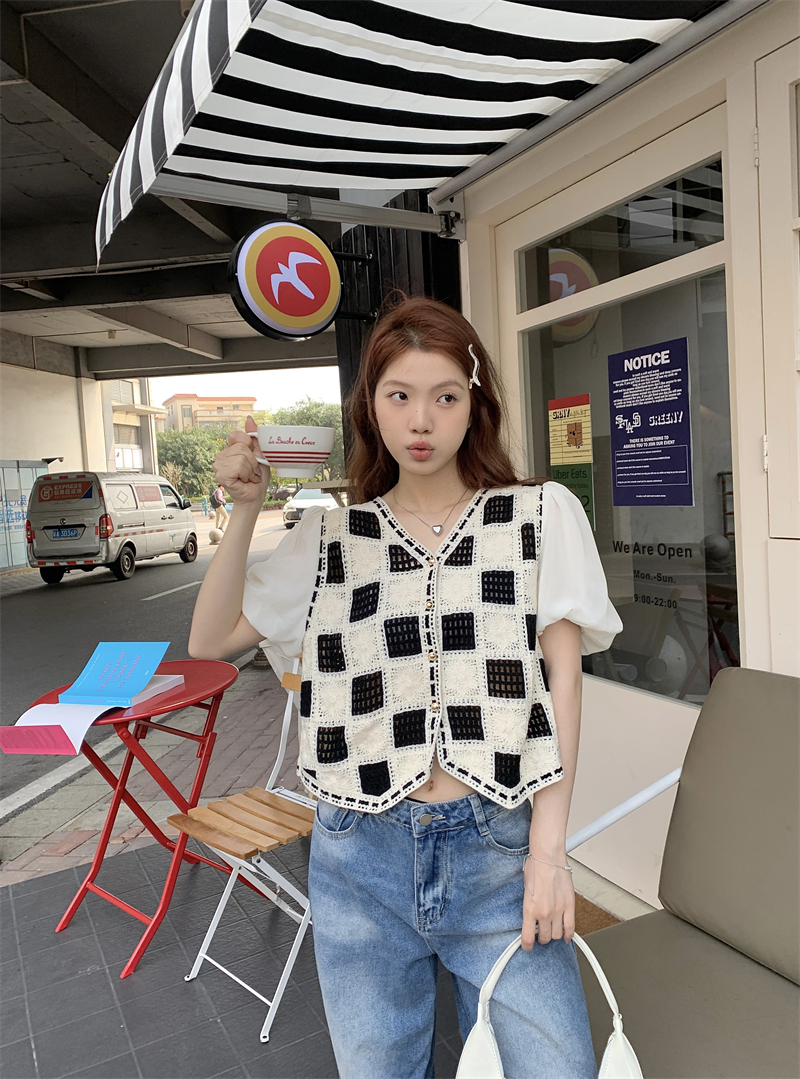 Hollow stereoscopic Pseudo-two patterns coat