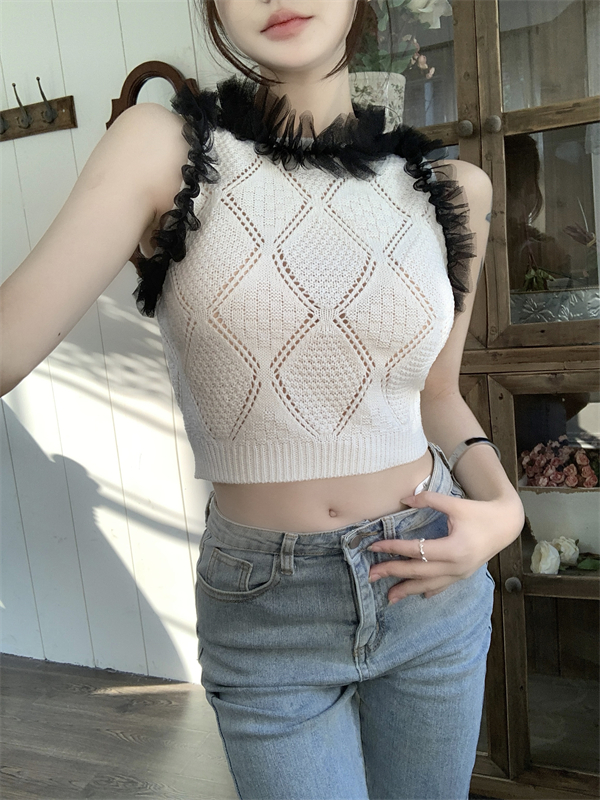 Short knitted slim vest spicegirl wears outside tops
