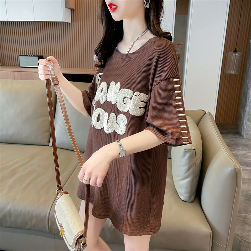 Embroidered patch tops Casual loose T-shirt