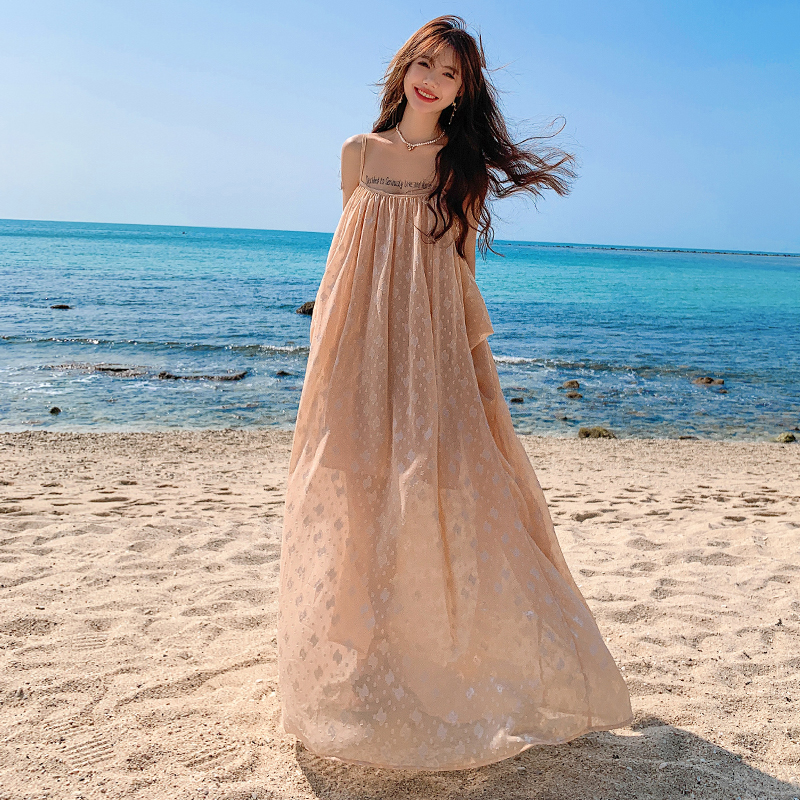 Thick and disorderly beautiful dress seaside beach dress