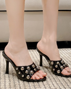 High-heeled summer open toe wears outside rivet metal slippers