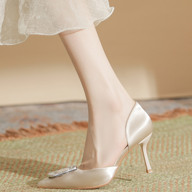 Fashion and elegant sheepskin fine-root ice silk shoes