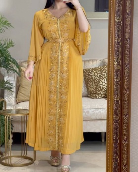 Embroidered evening dress robe