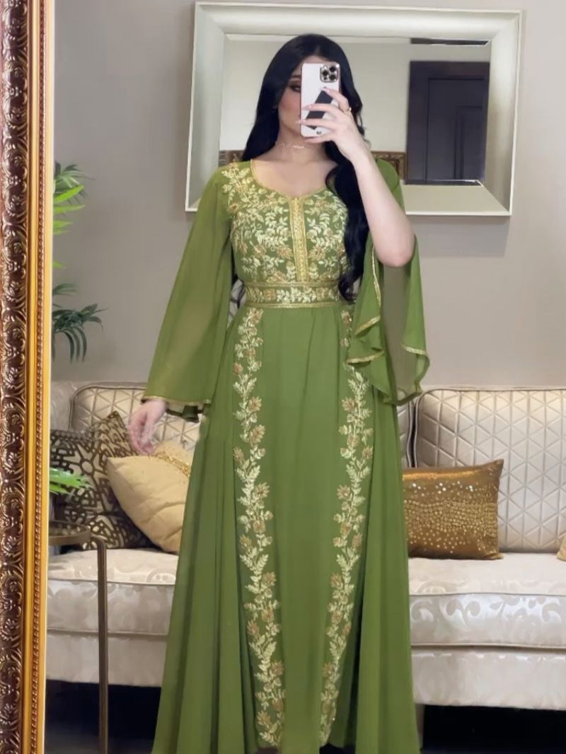 Spring and summer evening dress embroidered robe