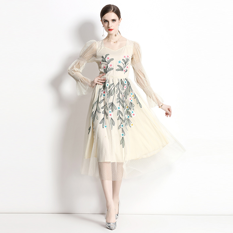 Trumpet sleeves big skirt elegant embroidery dress