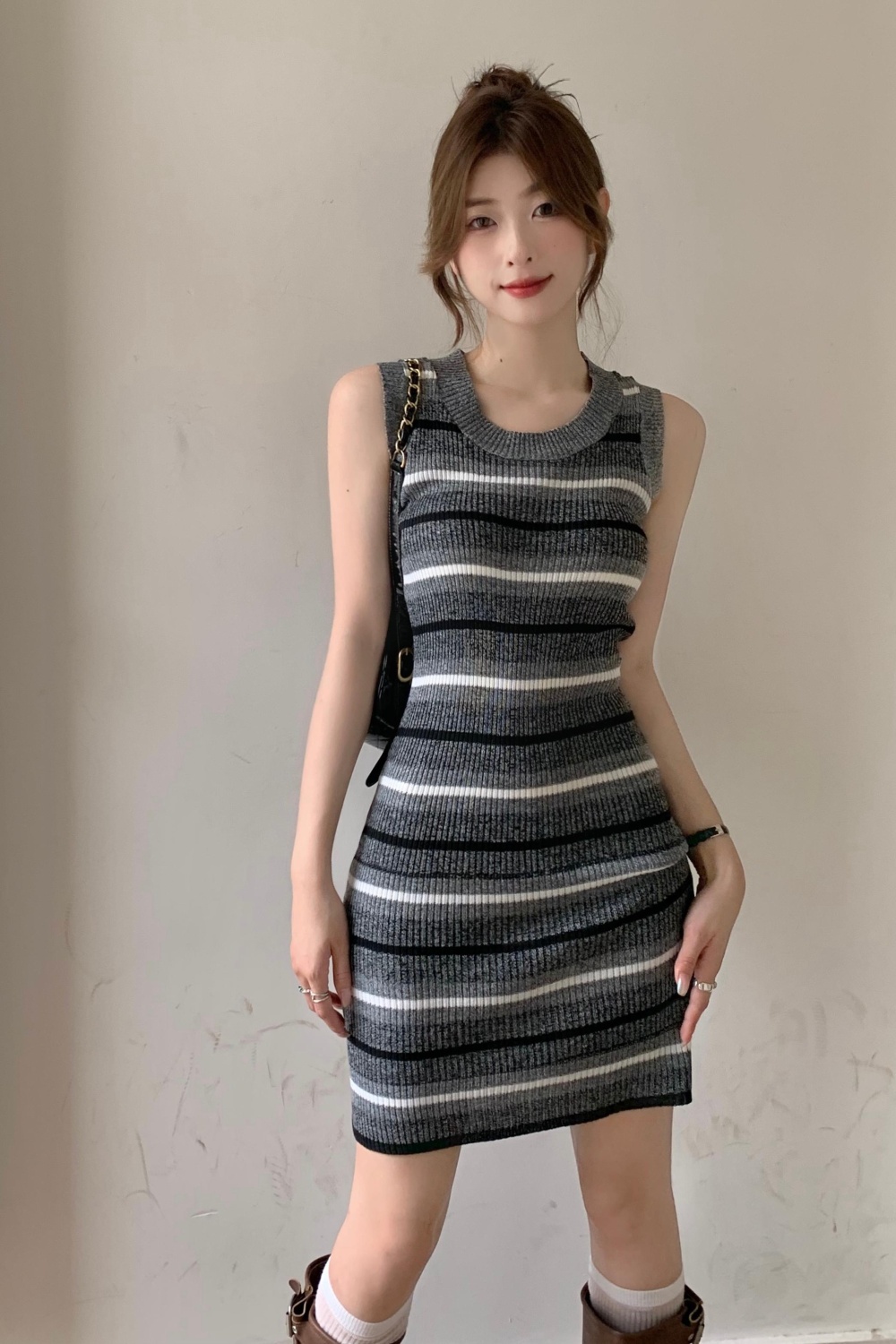 Knitted mixed colors sleeveless stripe dress