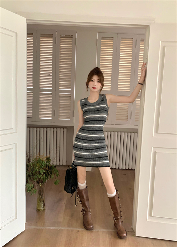 Knitted mixed colors sleeveless stripe dress