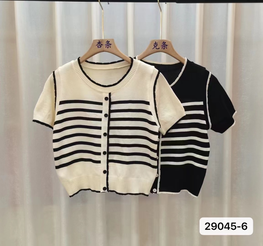 Knitted small shirt fashion and elegant tops for women