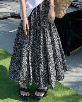 Spring and summer unique commuting long skirt