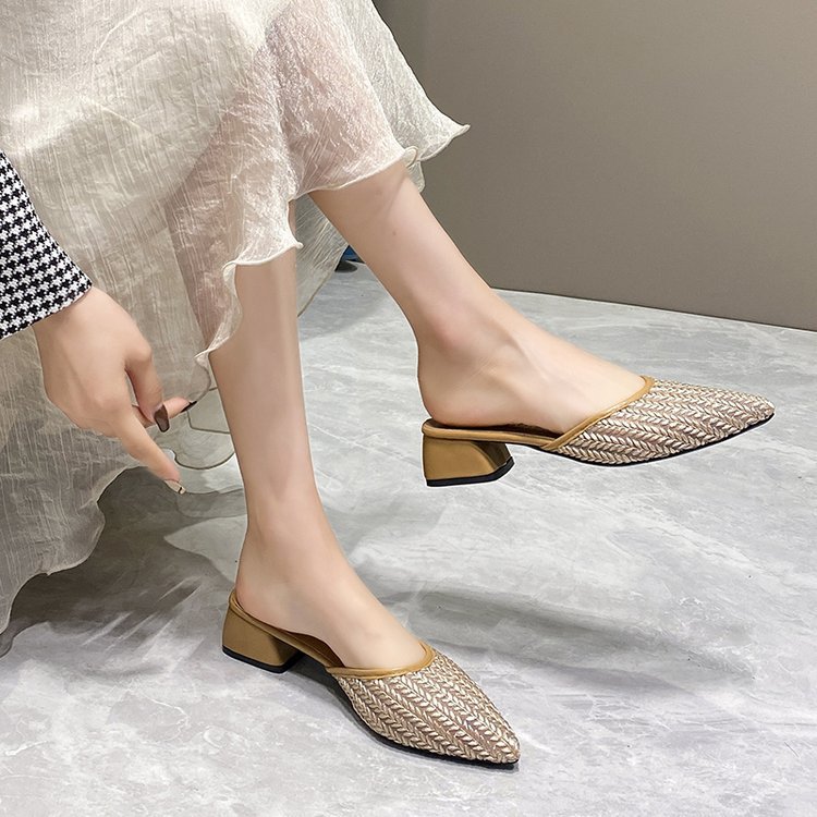 Summer pointed slippers