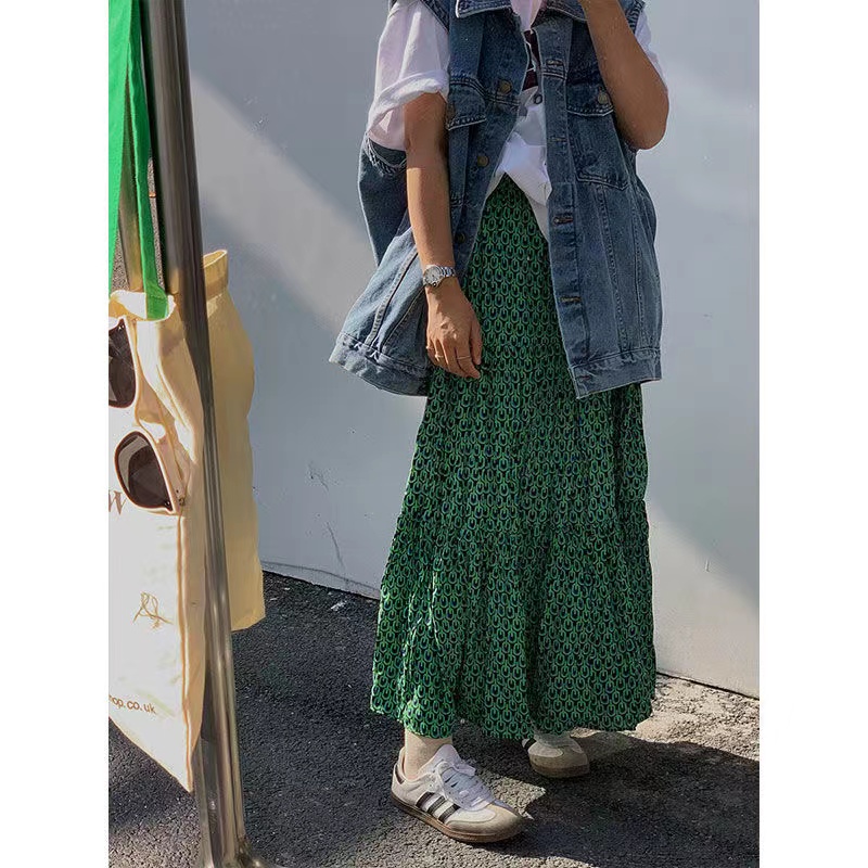 Green spring and summer slim pleated skirt for women