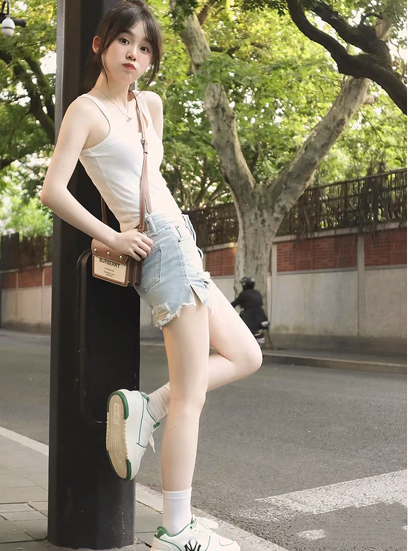 Low collar spring and summer vest white tops for women